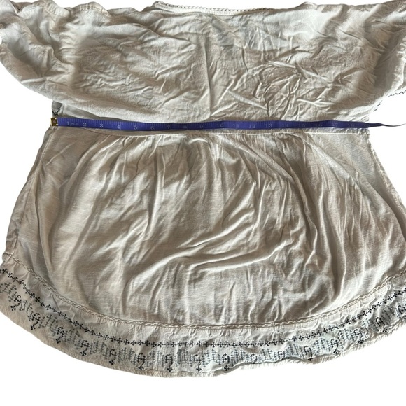 Knox Rose Cream Blouse with Flutter Sleeves and Boxy Style - Picture 3 of 5